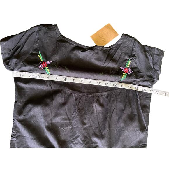NWT Awankana Artisans Black Embroidered  Mexican Style Top SzS - Picture 6 of 11